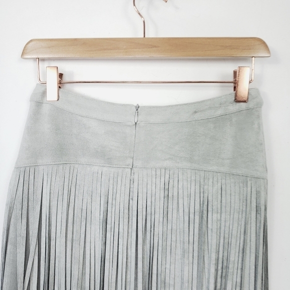 Lulu's grey layer fringe skirt size xs - Picture 3 of 6
